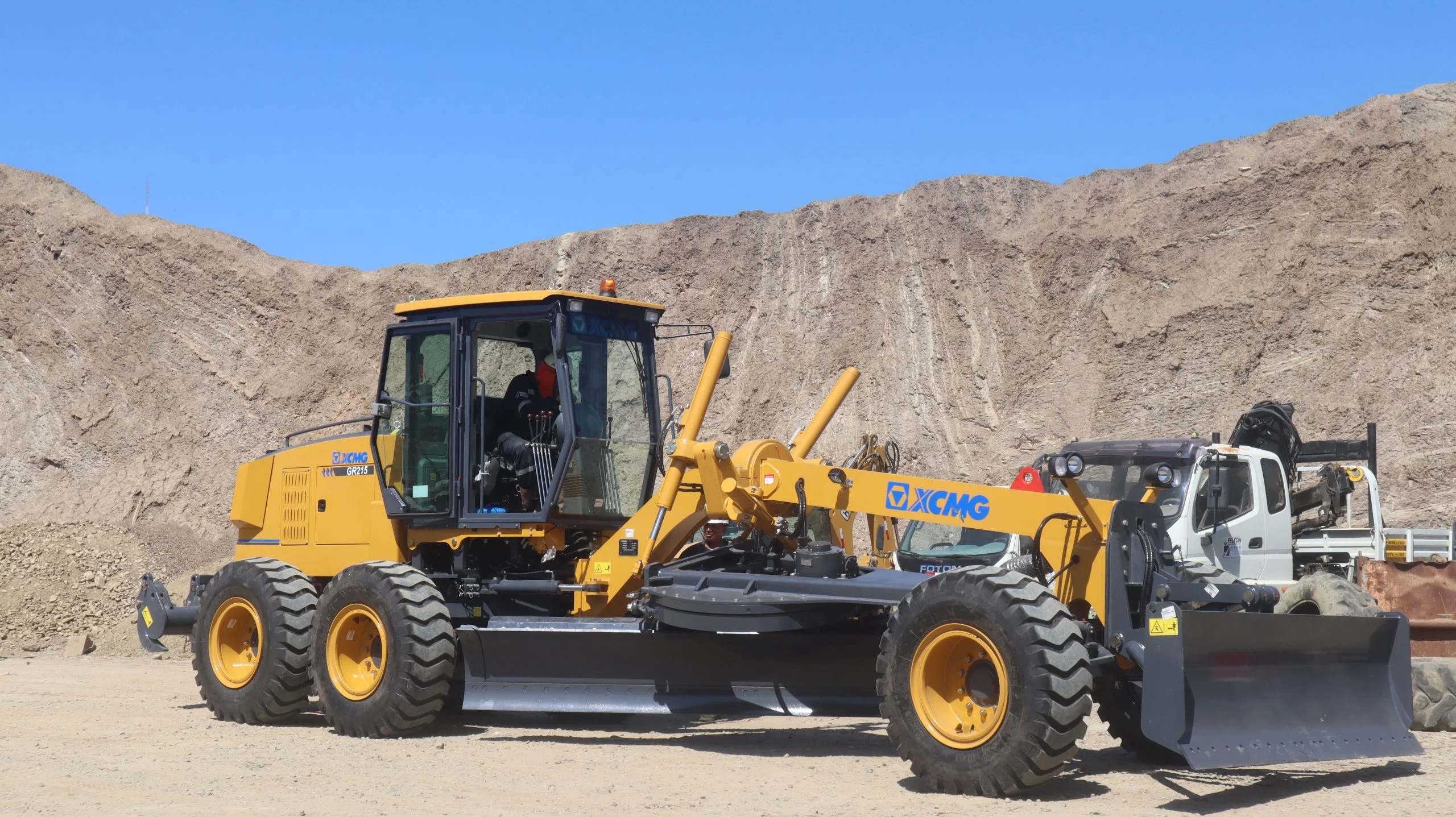 Motoniveladora GR215